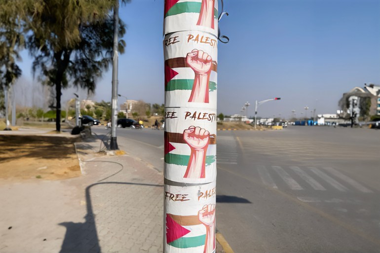 ملصقات في إسلام أباد للتضامن مع غزة وفلسطين