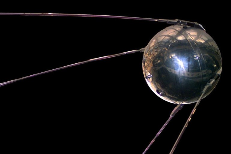 نيدبيكس/ "سبوتنيك" أول قمر أطلق إلى الفضاء كان وراء الفكرة الأساسية لأنظمة تحديد المواقع /استخدام متاح مع ذكر المصدر -cosmonautics-nasa-astronautics-satellite-